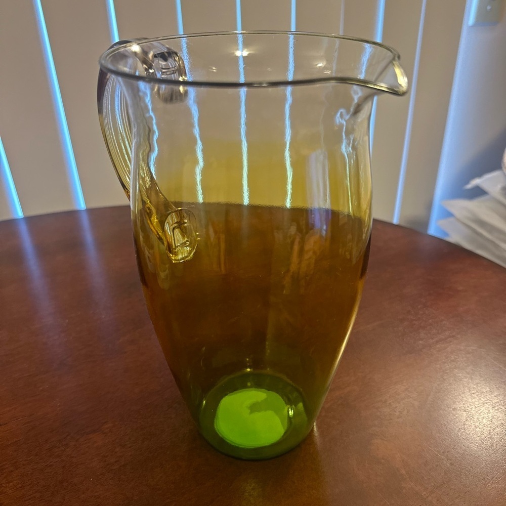 YELLOW/GREEN-Upgrade Your Beverage Game with the New Plastic Ombre Drink Pitcher - Picture 2 of 3